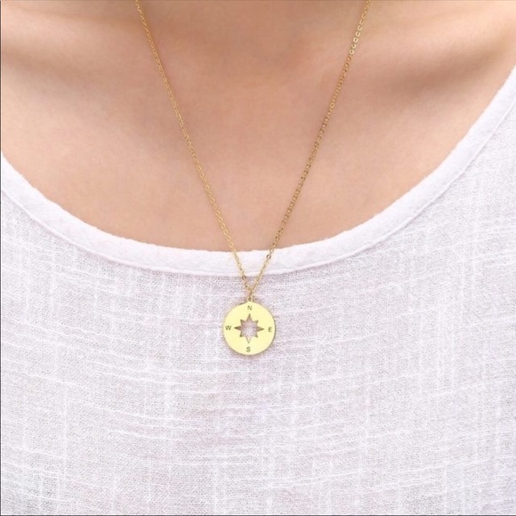 Compass wanderlust 18k vacuum plated necklace - Picture 2 of 4